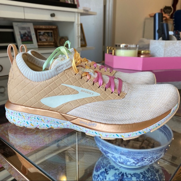 brooks melt collection